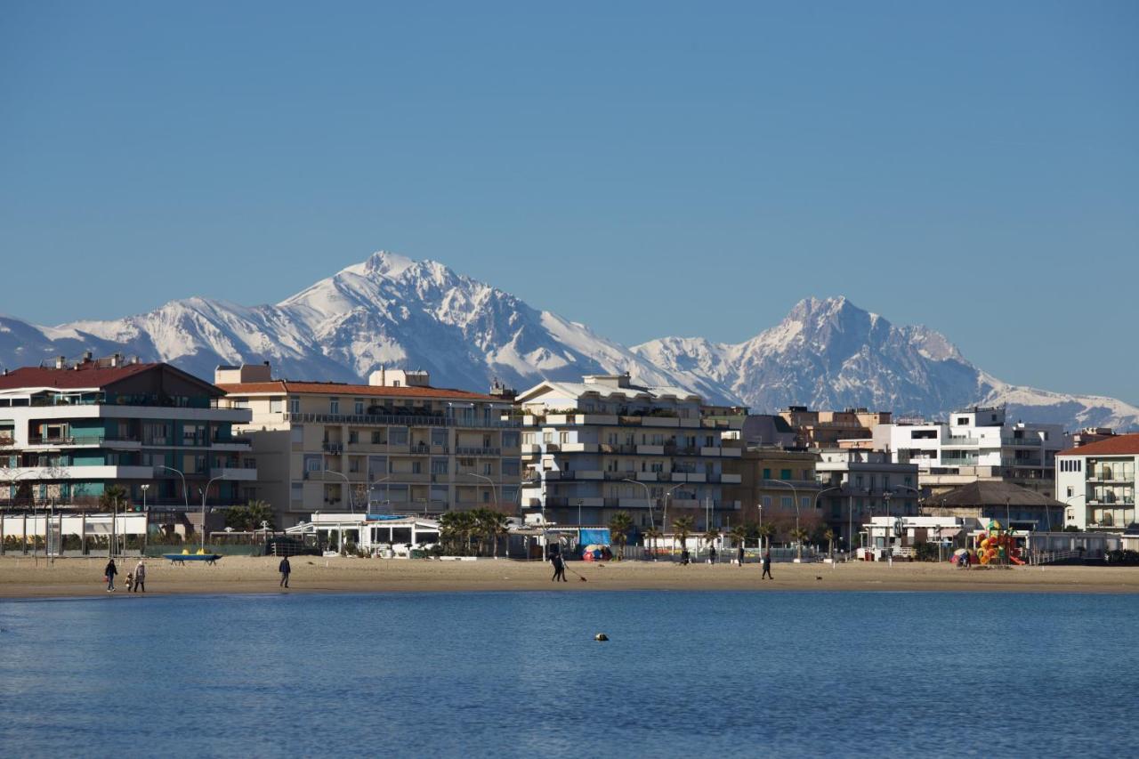 "Casa Incantevole" Fronte Mare Pescara - Appartamento Via Buozzi Exteriör bild